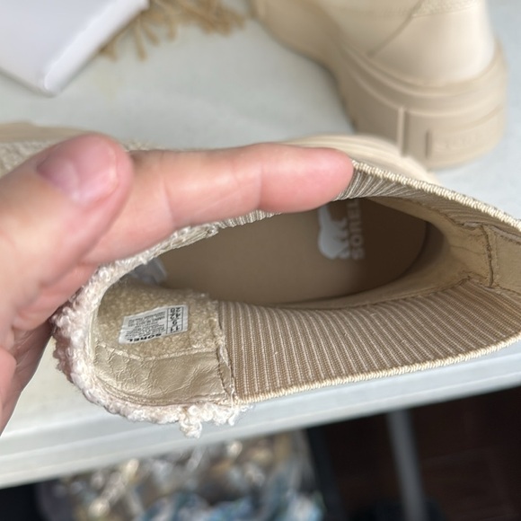 SOREL Caribou X Boot Cozy Faux Shearling Trim Chelsea Boots Sz 11 - Picture 9 of 12